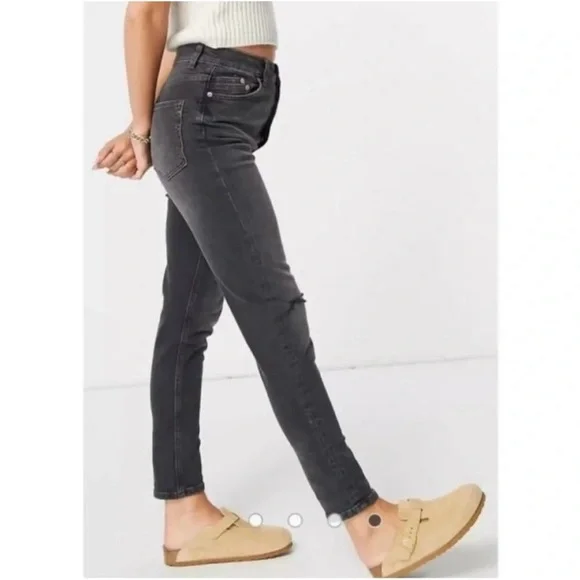 We The Free Button Fly Skinny Zuri Mom Jean Women 27 Washed Black - Picture 3 of 12